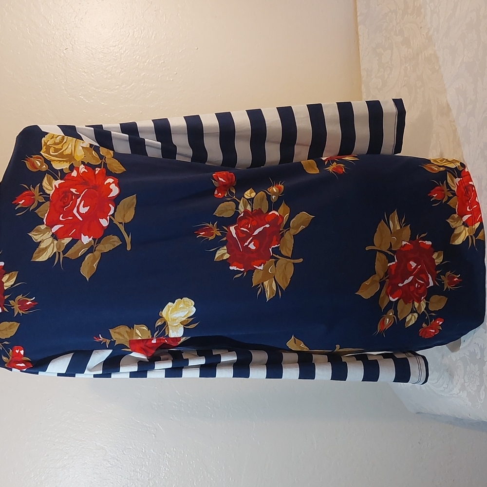 Lula Roe top. Size M. Light weight material for the summer.. Size M. Good cond.